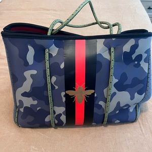 Parker & Hyde Neoprene Camo Bee Bag